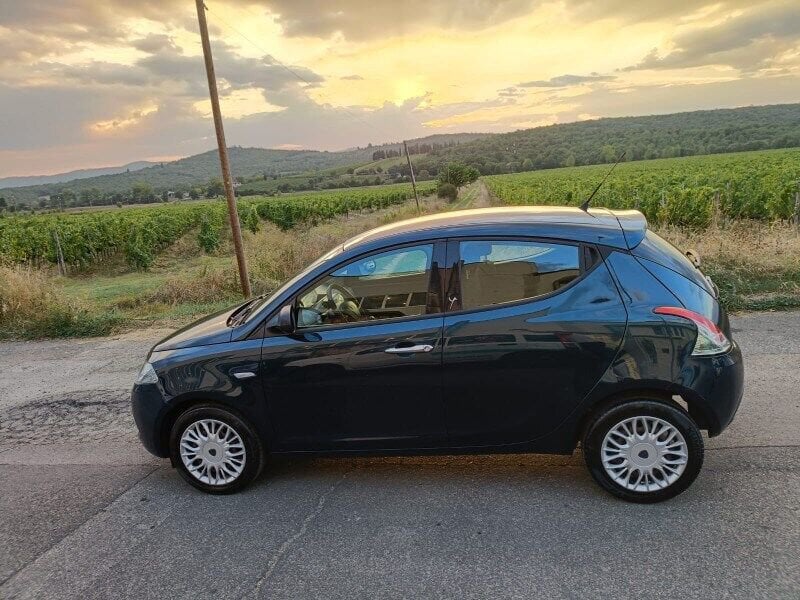 Lancia Ypsilon